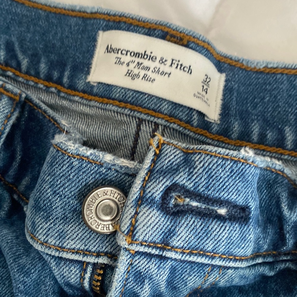 Abercrombie 4” Mom High Rise Jean Short